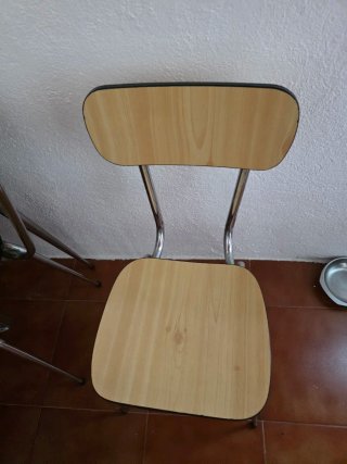 Mesa y 2 Sillas Vintage Madera y Cromado