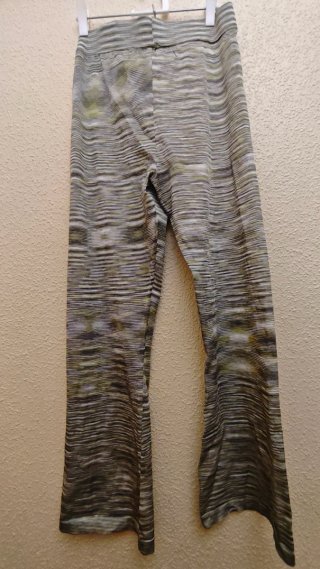 Conjunto cárdigan y pantalón estampado