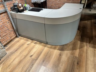 Arredamento negozio abbigliamento metallo e legno