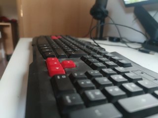 Teclado Gamer Trust Negro y Rojo