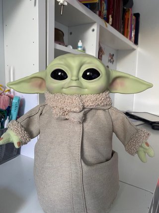 Muñeco Baby Yoda Interactivo y Cuadro de GAME
