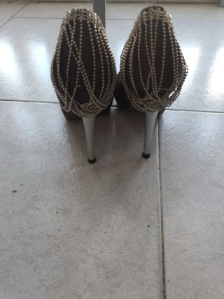 Zapatos de tacón con pedrería