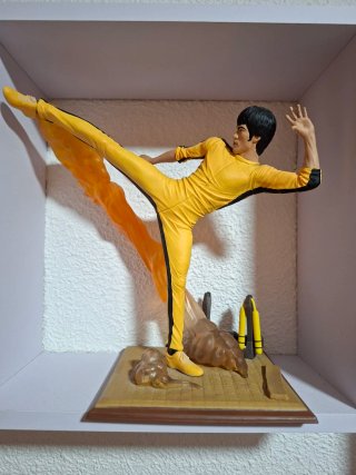 Figura Bruce Lee Traje Amarillo