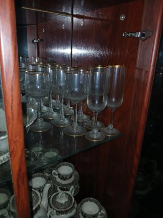Vajilla Cartuja de Sevilla con mueble
