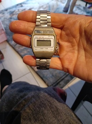 Reloj digital antiguo SUMO