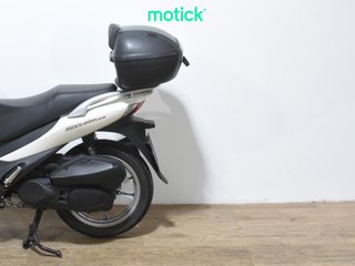 SUZUKI SIXTEEN 125 (TOP CASE)