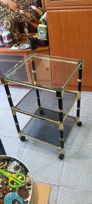 Mesa auxiliar metal y cristal 3 estantes