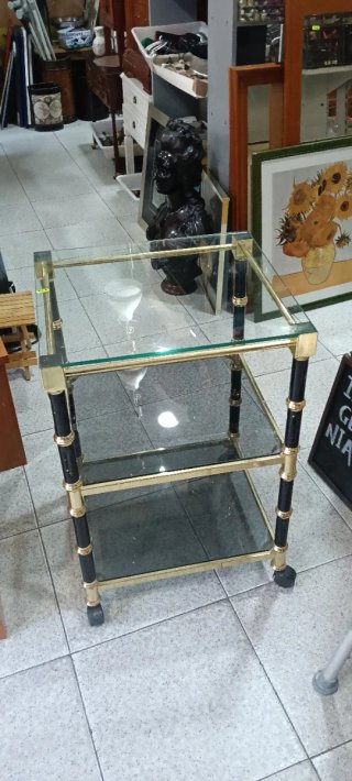 Mesa auxiliar metal y cristal 3 estantes