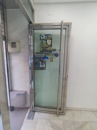 Puerta Acero y Cristal