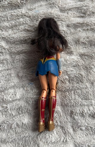 Bambola Wonder Woman stile Barbie