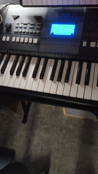 Teclado Yamaha PSR-E423
