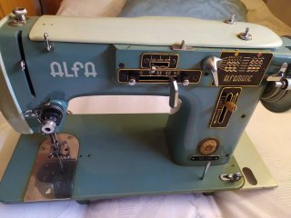 Máquina de coser Alfa Made in Spain