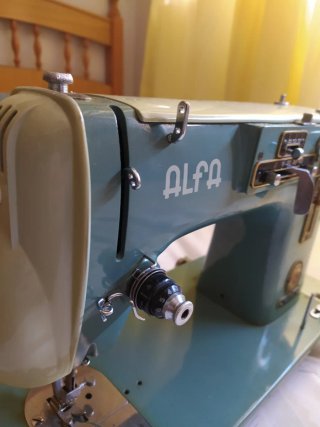 Máquina de coser Alfa Made in Spain