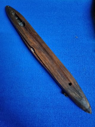 Lanzadera de telar antigua de madera