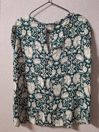 Blusa H&M sin mangas verde y blanca