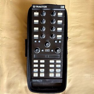Traktor Kontrol X1 MK2 + Z1 + Fundas de segunda mano por 200 EUR