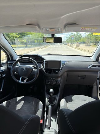Peugeot 208 2015