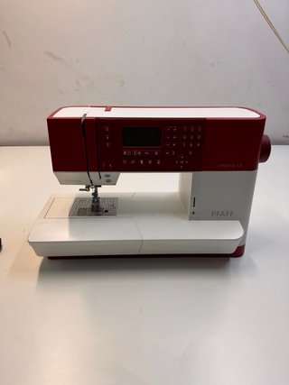 Máquina de coser y bordar Pfaff Creative 1.5