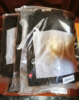 Sudadera negra Love con labios