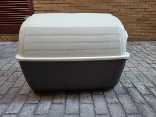 Caseta para perros beige y marrón