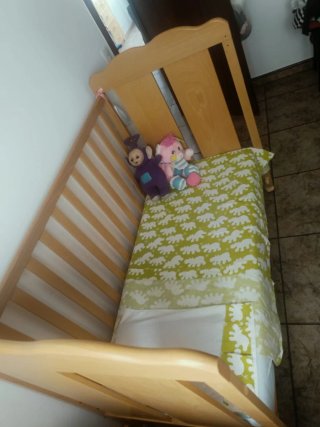 Cuna de madera para bebé