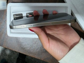 iPhone 15 Pro 128GB Plata + 4 Fundas