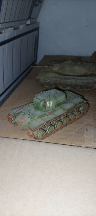 Maquetas de tanque y diorama de avion