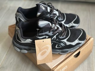 Asics Gel NYC Negras y Grises