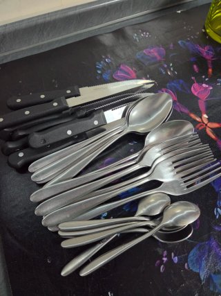 Set posate coltelli cucchiai forchette