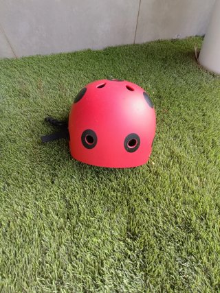 Casco infantil mariquita