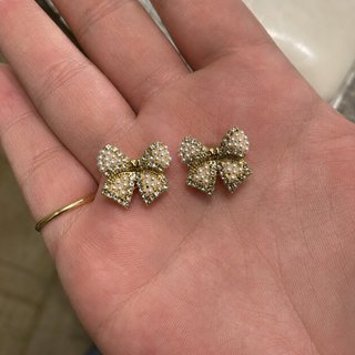 Pendientes dorados lazo perlas y brillantes