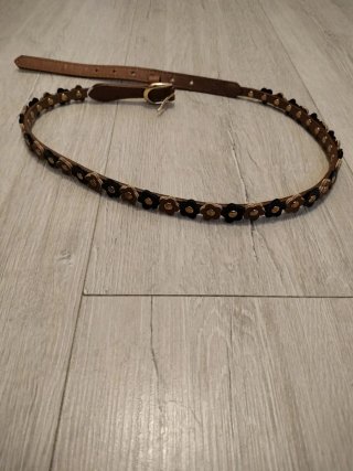 Cinturón marrón con flores
