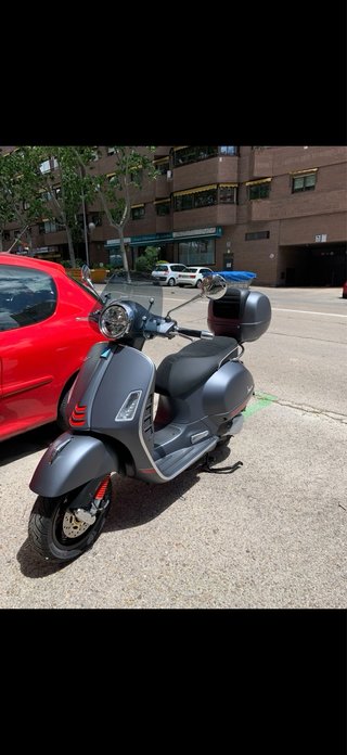 Vespa GTS Super Sport 300 Gris. 2021.  10.000 km
