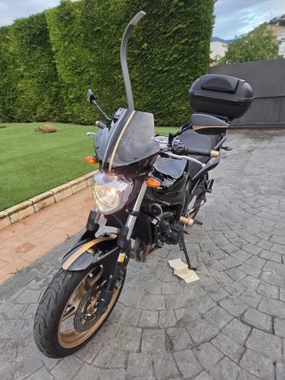 Yamaha FZ6 S2 Naked Negra y Dorada