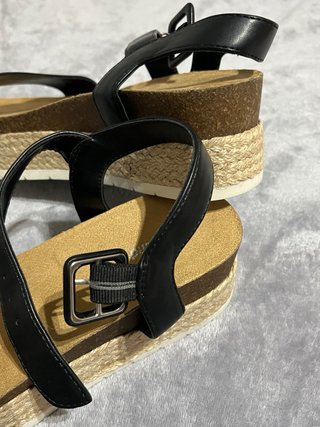 Sandalias Graceland Beige y Negras
