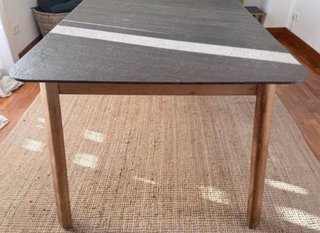 Tavolo da pranzo Pilma in pietra e legno