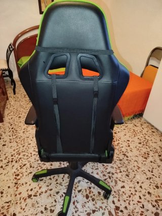 Sillón gaming negro y verde