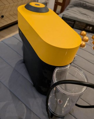 Cafetera Nespresso Vertuo Pop Amarilla con extras