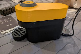 Cafetera Nespresso Vertuo Pop Amarilla con extras