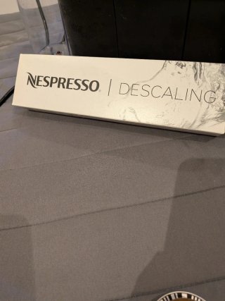 Cafetera Nespresso Vertuo Pop Amarilla con extras