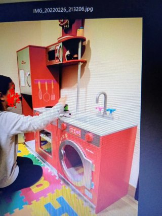 Cocina infantil de juguete roja