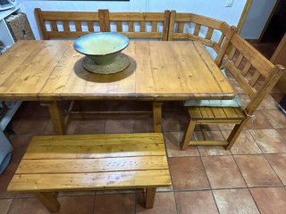 Conjunto mesa y banco comedor madera