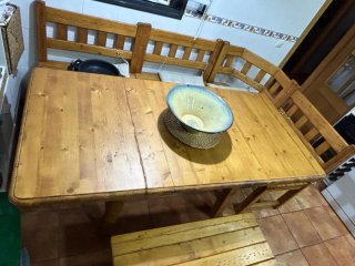 Conjunto mesa y banco comedor madera