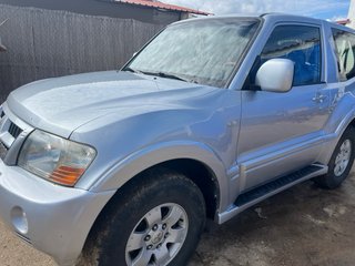 Mitsubishi Montero 2004