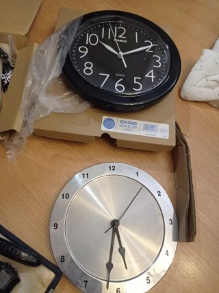 Lote de relojes de pulsera y de pared