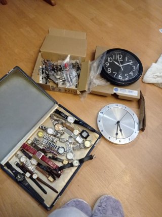 Lote de relojes de pulsera y de pared