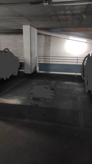Plaza de garaje para coche.