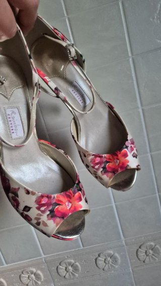 Scarpe con tacco floreali