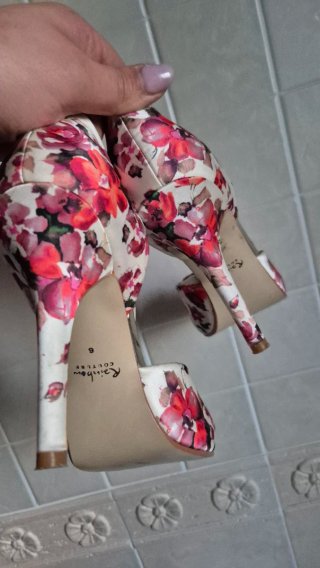 Scarpe con tacco floreali