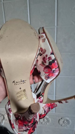 Scarpe con tacco floreali